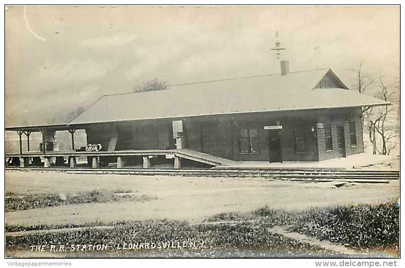 240165-New York, Leonardsville, RPPC, Unadilla Valley Railroad Station, Depot, Photo - Stazioni Senza Treni