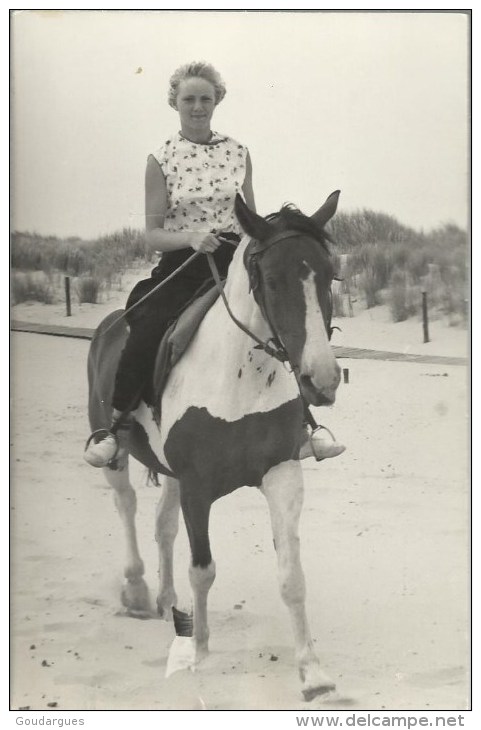 2 Carte-photos Je Pense De La Même Personne (Scan Recto-verso) Le Portrait A èté Pris Sur L'ile Langeood. - Langeoog