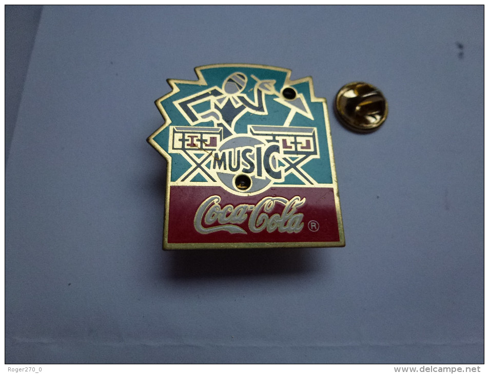 Badge Lumineux   , Coca Cola Music ( Ne Fonctionne Plus ) , Pas D´envoi Hors De France - Coca-Cola