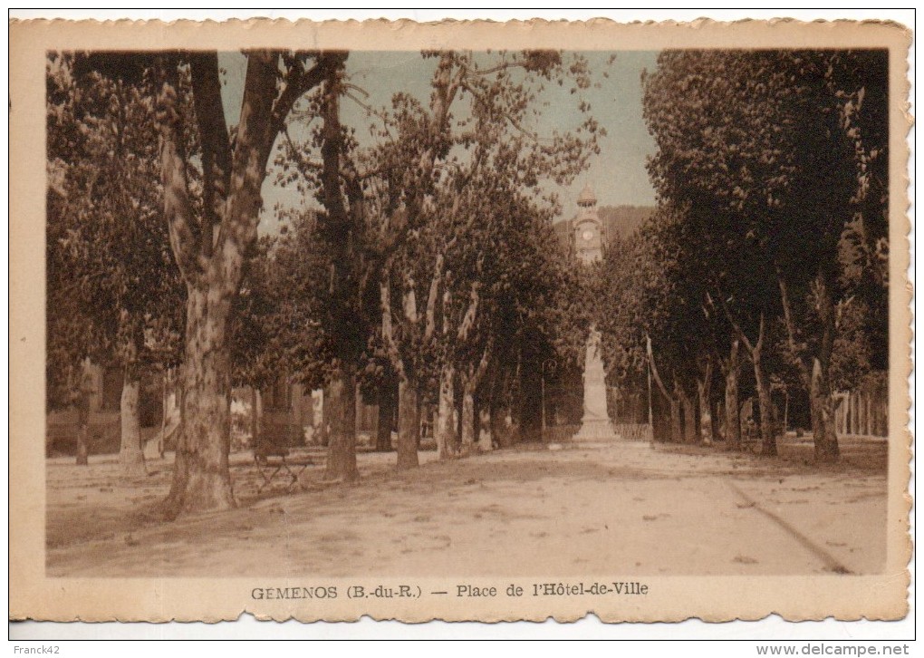 13. Gemenos. Place De L'hotel De Ville. Pliure - Autres & Non Classés