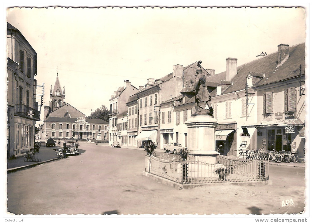 65 VIC EN BIGORRE PLACE DE LA REPUBLIQUE 1960 - Vic Sur Bigorre