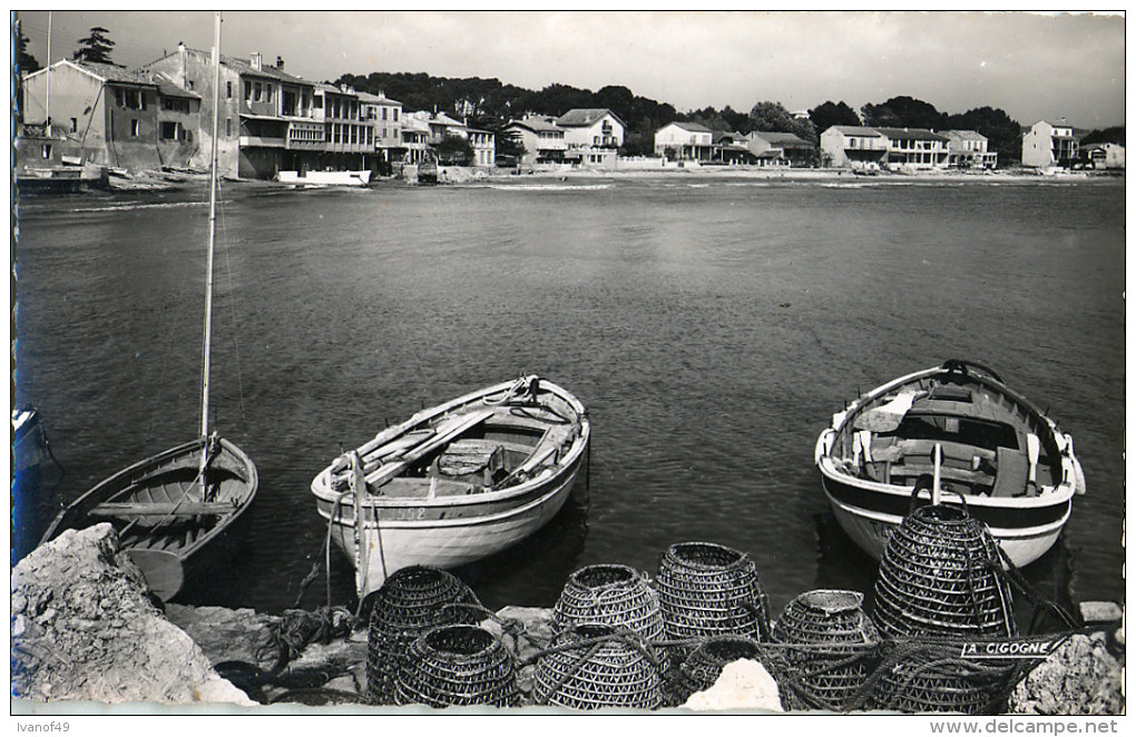 83 - LES LECQUES - CPSM - Petite Plage Vue De La Jetée - Les Lecques