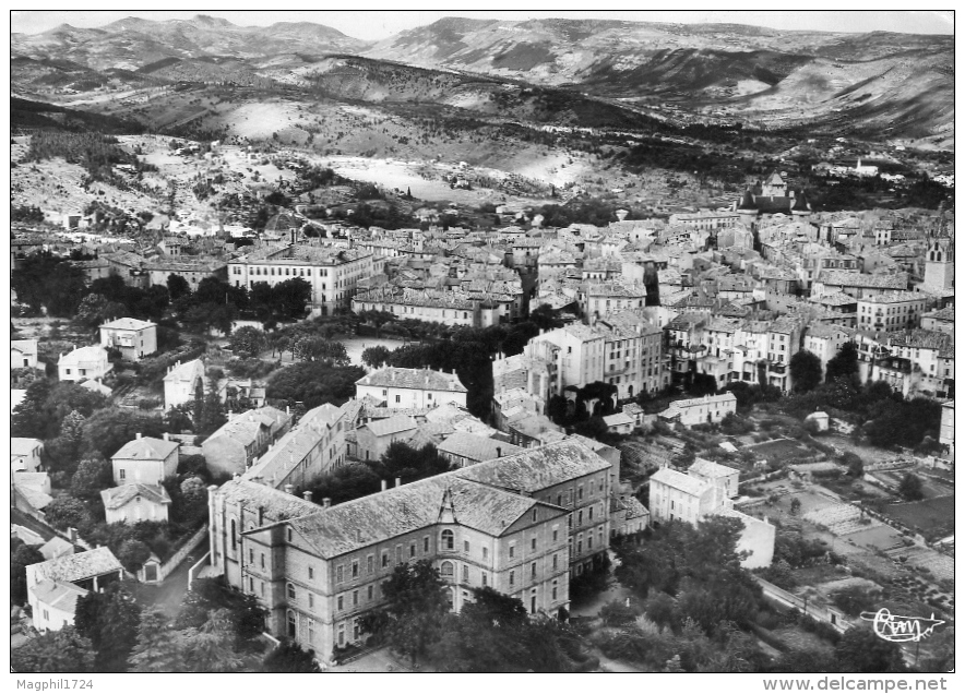 Cpsm  (07)   Aubenas Vue Aerienne La Ville La Chaine Des Cevennes Et L Institution - Aubenas