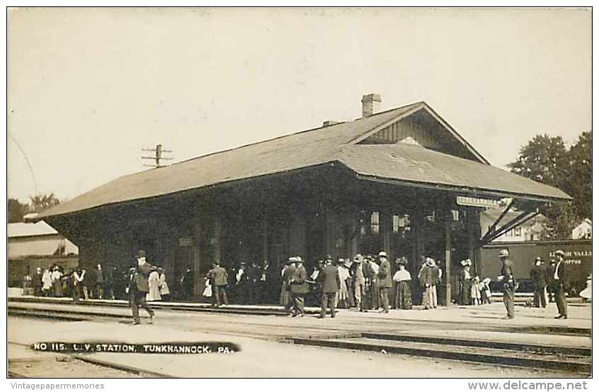 242781-Pennsylvania, Tunkhannock, RPPC, Lehigh Valley Railroad Station, Depot, Photo No 105 - Gares - Sans Trains