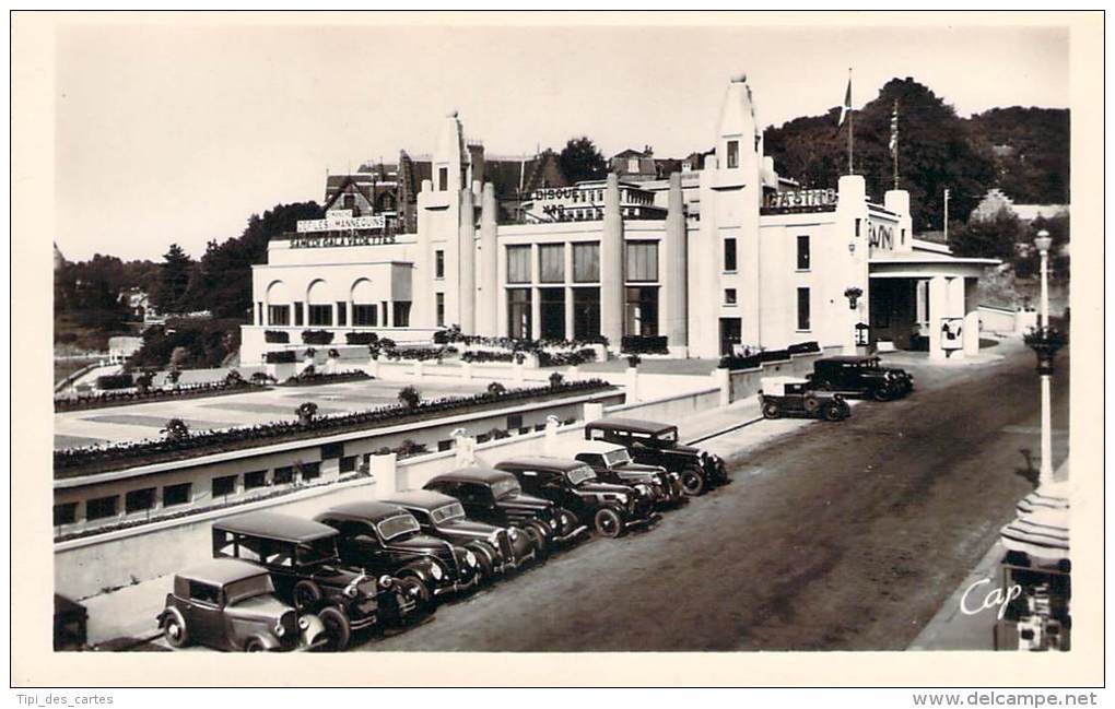 35 - Dinard - Le Casino Municipal, Parterre Fleuri (automobiles) - Dinard