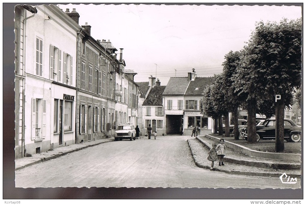 JOUY - Sur - MORIN . Place De L'Eglise . - Autres & Non Classés