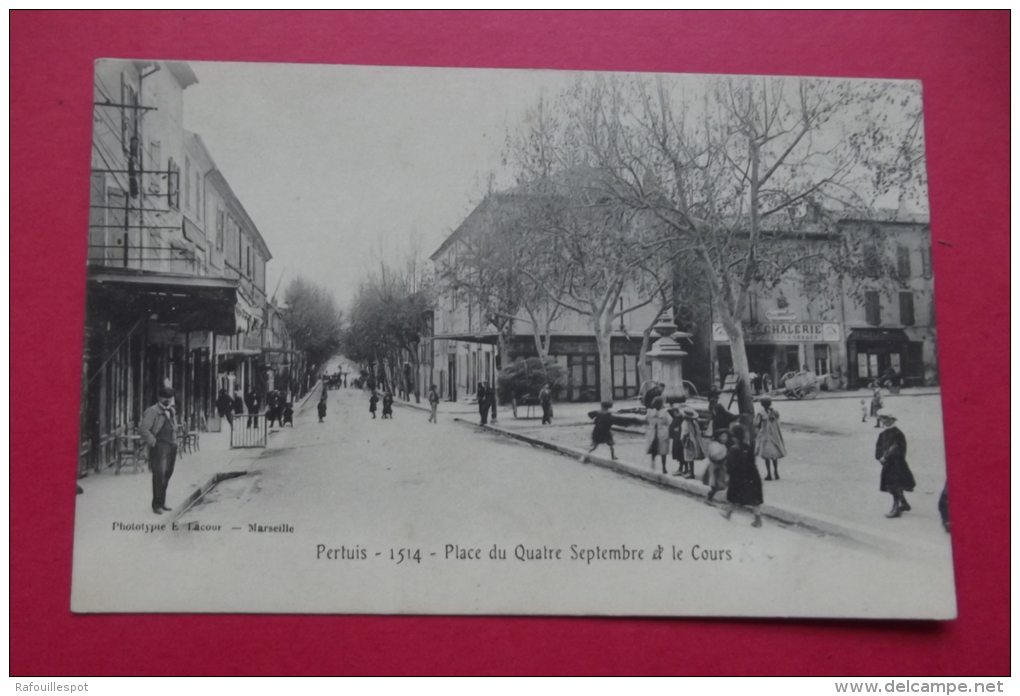 Cp Pertuis  Place Du Quatre Septembre Et Le Cours - Pertuis