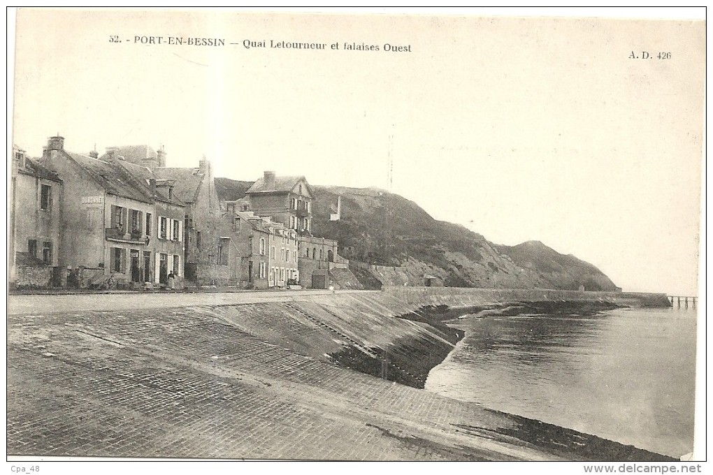 Cavados : Port En Bessin, Quai Letourneur Et Falaises Ouest - Port-en-Bessin-Huppain