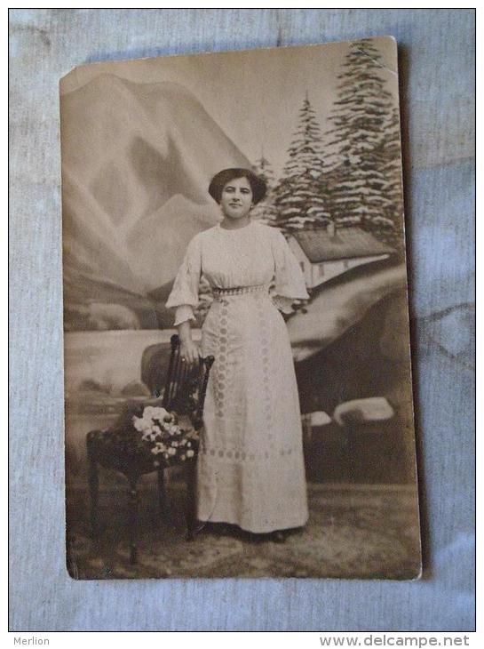 Hungary - Photo Postcard -Woman - Sent From Nagybecskerek  To Budapest    X10.22 - Covers & Documents