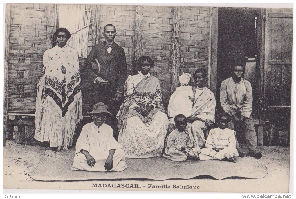 MADAGASCAR,MADAGASIKARA,MALAGASY,ile,sud équateur,ex Colonie Française,famille SAKALAVE EN 1900 - Madagaskar