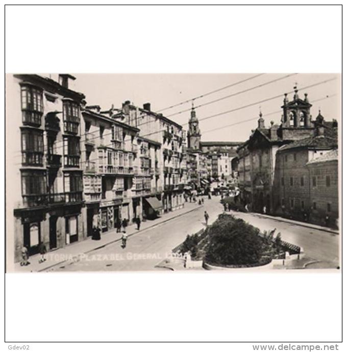 ALVTP2130-LFTD831 .Tarjeta Postal DE ALAVA.Casas,EDIFICIOS Y Personas. PLAZA DEL GENERAL LOMA.VITORIA - Álava (Vitoria)