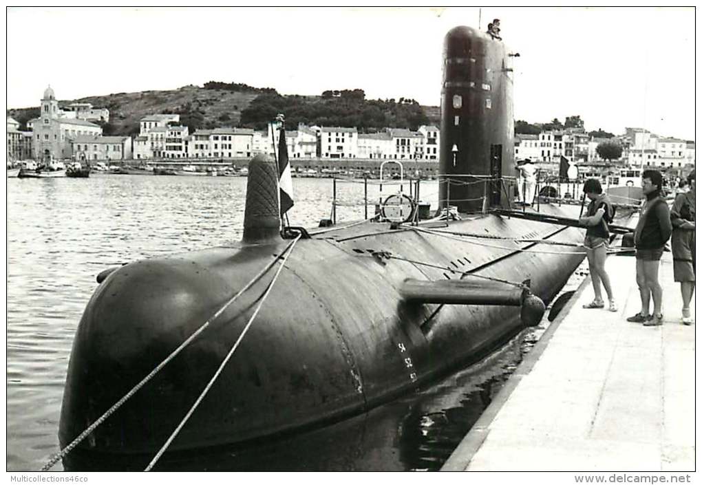 PHOTO - BATEAU - 030715 GUERRE - SOUS MARIN BEVEZIERS à Quai - 66 PORT VENDRES STUDIO SANCHEZ - Sous-marins