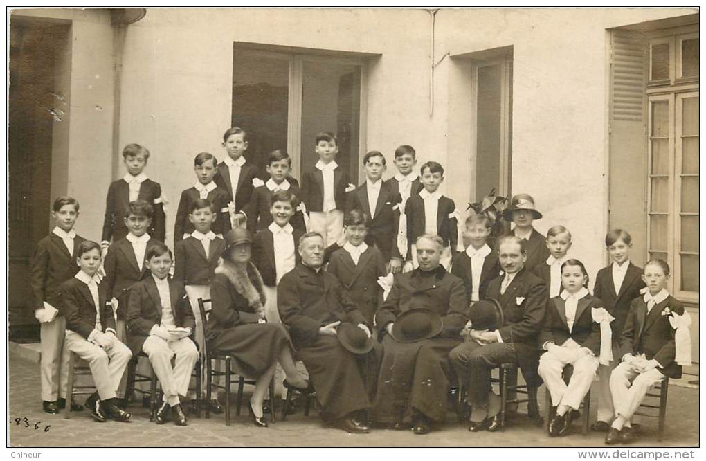 CARTE PHOTO GROUPE D'ENFANTS SANS DOUTE PREMIERE COMMUNION - A Identifier