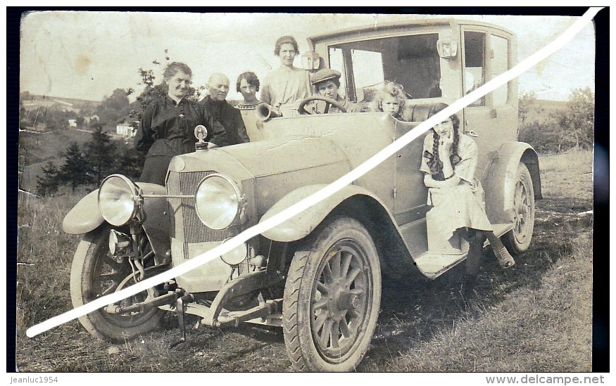 VOITURE ET FAMILLE ALLEMANDE  CP PHOTO - Passenger Cars