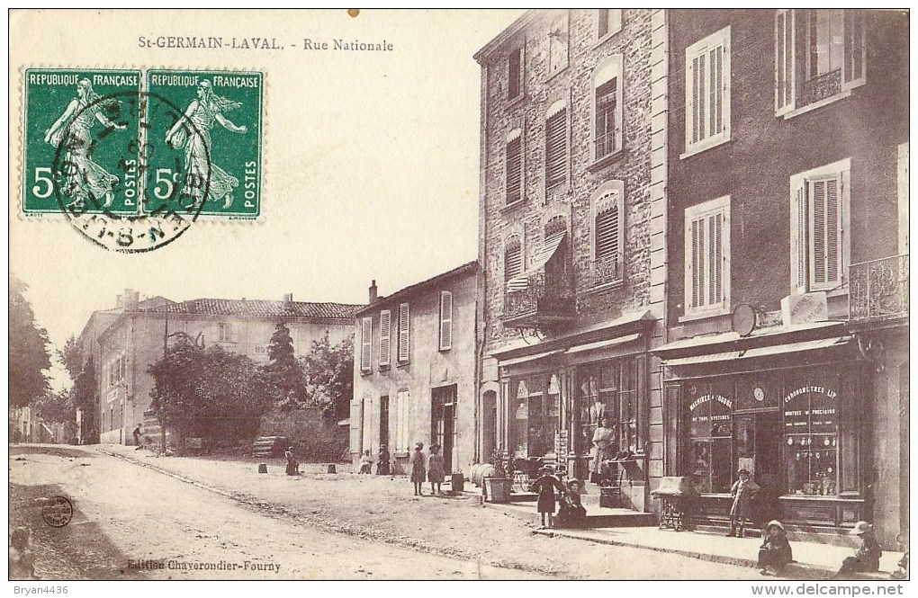 42 - St-Germain Laval - Cpa Animée - Rue Nationale - Loire -  (voir 2 Scans) - Saint Germain Laval