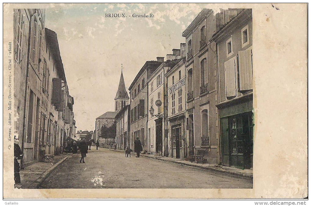 BRIOUX GRANDE RUE CPA ANIMEE - Brioux Sur Boutonne