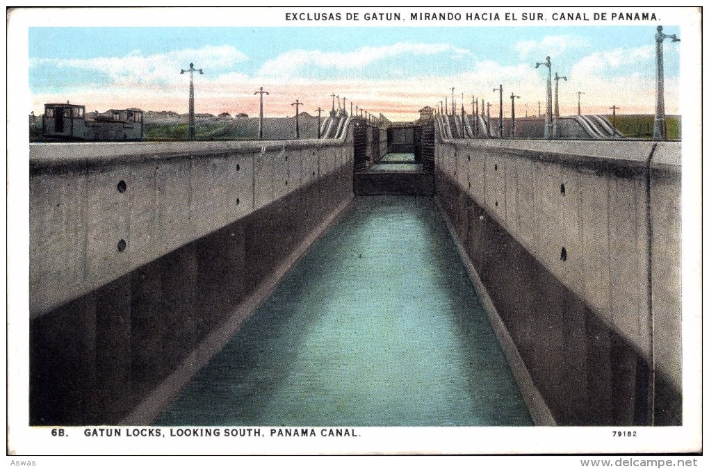 GATUN LOCKS LOOKING SOUTH, PANAMA CANAL - Panama