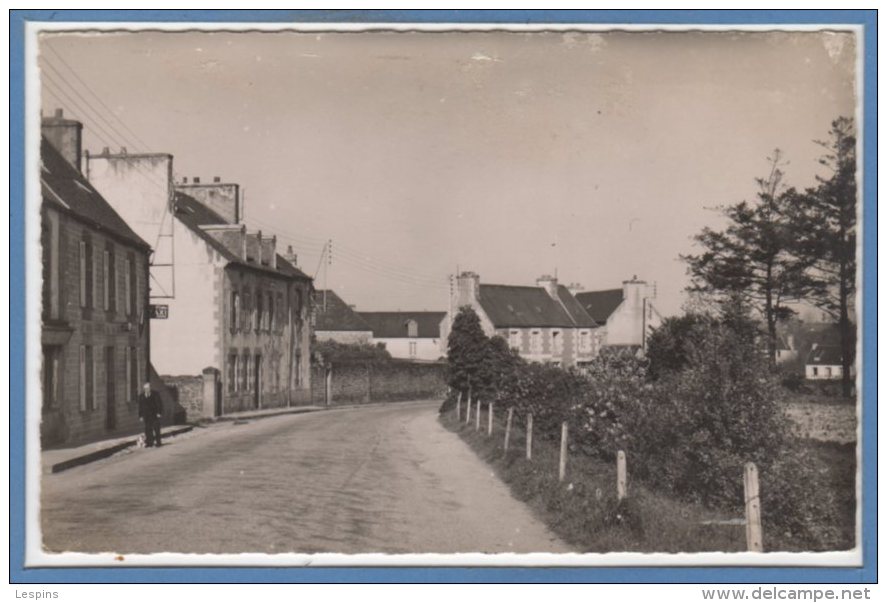 22 - PLOUARET --  Rue De La Gare - 1950 - 60 - Plouaret