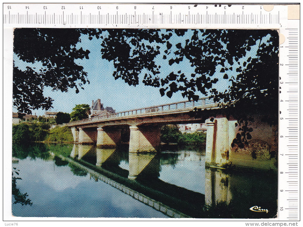 AVAILLES  LIMOUZINE   -   Le  Pont  Sur  La   Vienne - Availles Limouzine