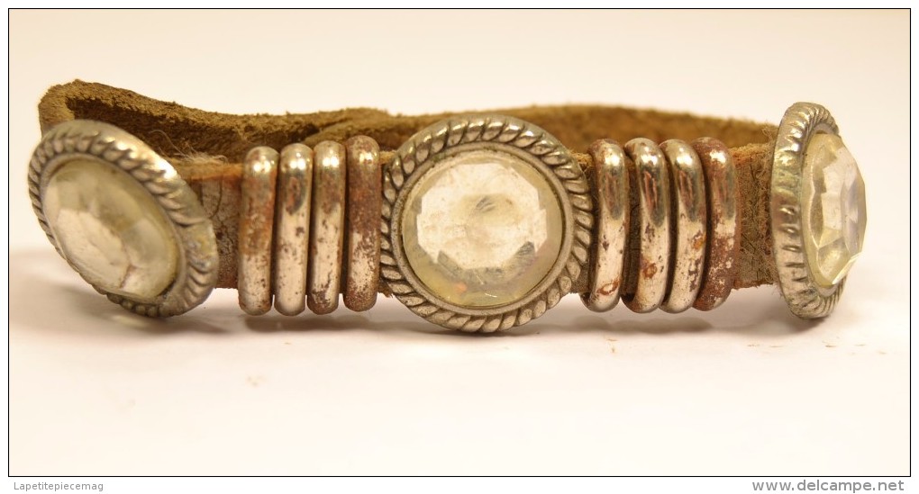 Ancien Bracelet En Cuir Et Métal, Style Médiéval, 19eme Siècle - Armbanden