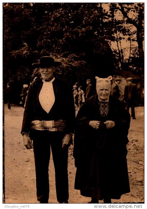 AU PAYS BRETON...COUPLE BRETON DE ST-THEGONNEC...CPSM GRAND FORMAT - People