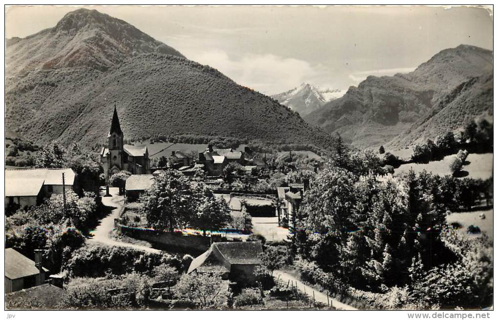 ARTHEZ D'ASSON . NOS BELLES PYRENEES . VUE GENERALE . LE MONT BRULA, DRAGON . - Arthez De Bearn