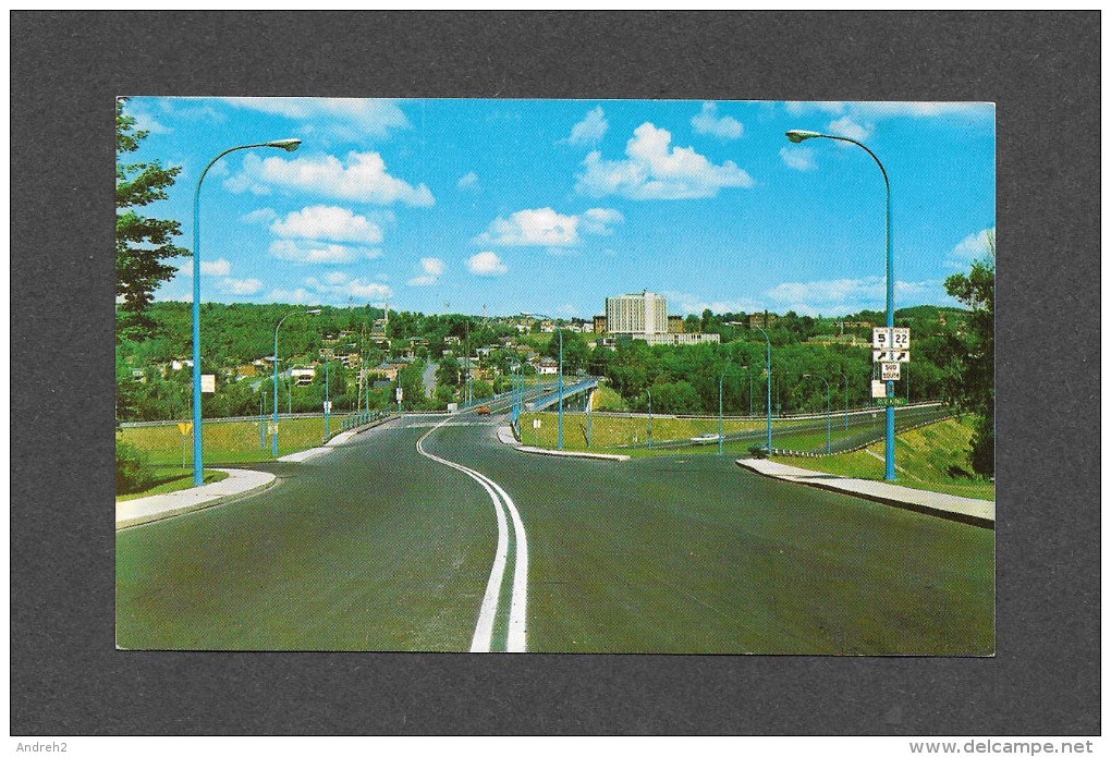 SHERBROOKE - QUÉBEC - PONT MONTRÉAL - TERRILL - À L'ARRIÈRE PLAN L' ÉCOLE NORMALE NOTRE DAME DU SACRÉ COEUR - PHOTO UNIC - Sherbrooke