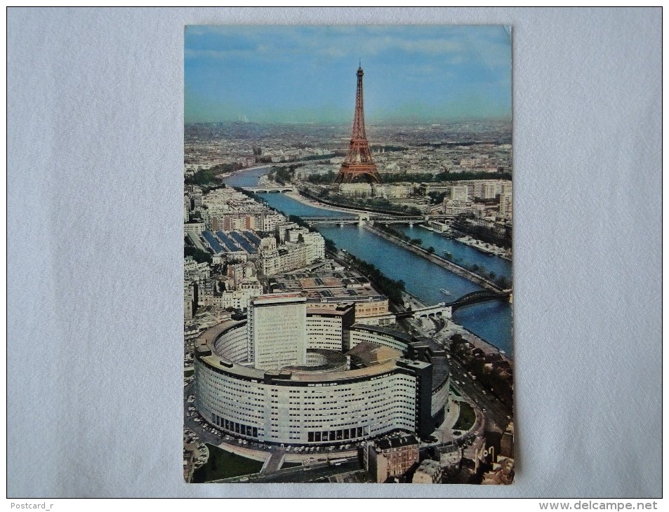 France Paris La Maison De La Radio La Seine Et La Tour Eiffel 1966 A 22 - Cartas Panorámicas