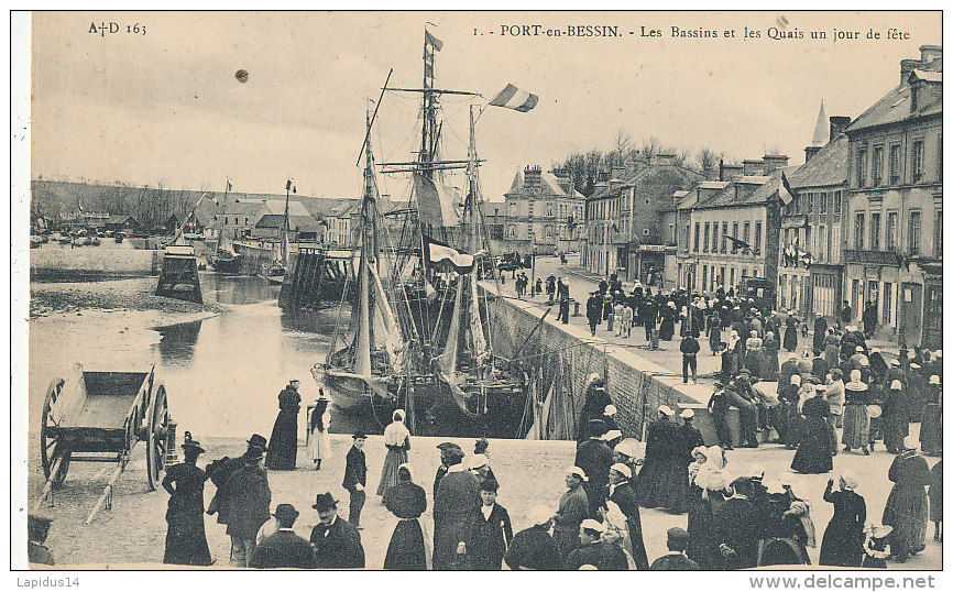 WW 508 / C P A  -PORT EN BESSIN   (14)  LES BASSINS ET LES QUAIS UN JOUR DE FETE - Port-en-Bessin-Huppain