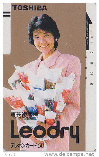 Télécarte Ancienne Japon / 110-18208 - Femme / Pub Fleur LEODRY - GIRL Japan Front Bar Phonecard - FRAU Balken TK - 1716 - Publicité