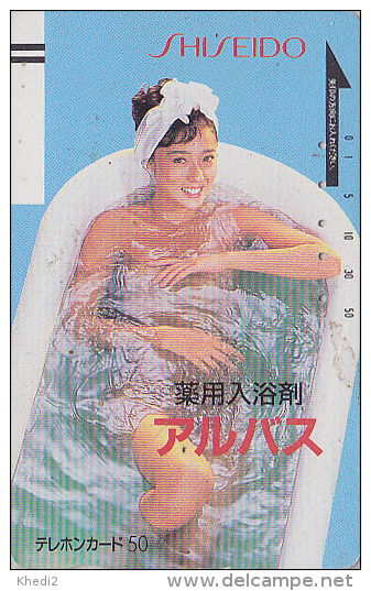 TC Ancienne JAPON / 110-18788 - FEMME NUE Au Bain / SHISEIDO - NUDE GIRL Bathing JAPAN Front Bar Free Phonecard  1729 - Japon