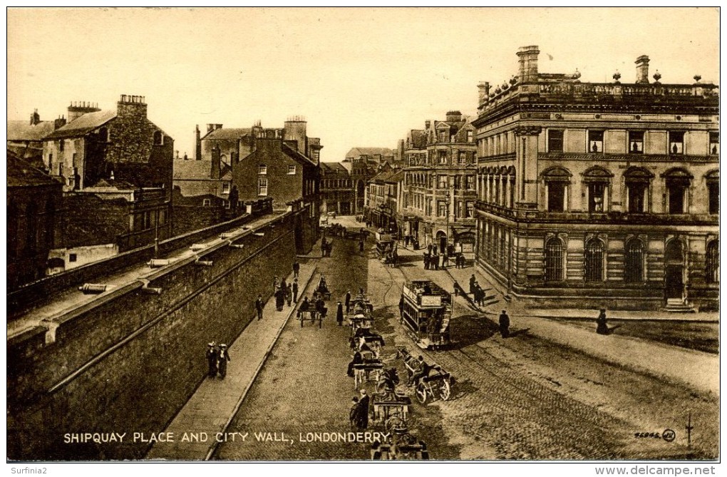 LONDONDERRY - SHIPQUAY PLACE AND CITY WALL  I192 - Londonderry