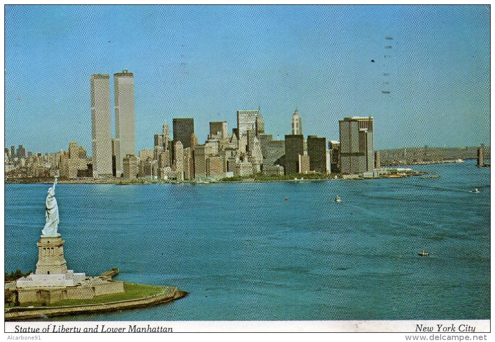NEW YORK CITY - Statue Of Liberty And Lower Manhattan - Statue Of Liberty