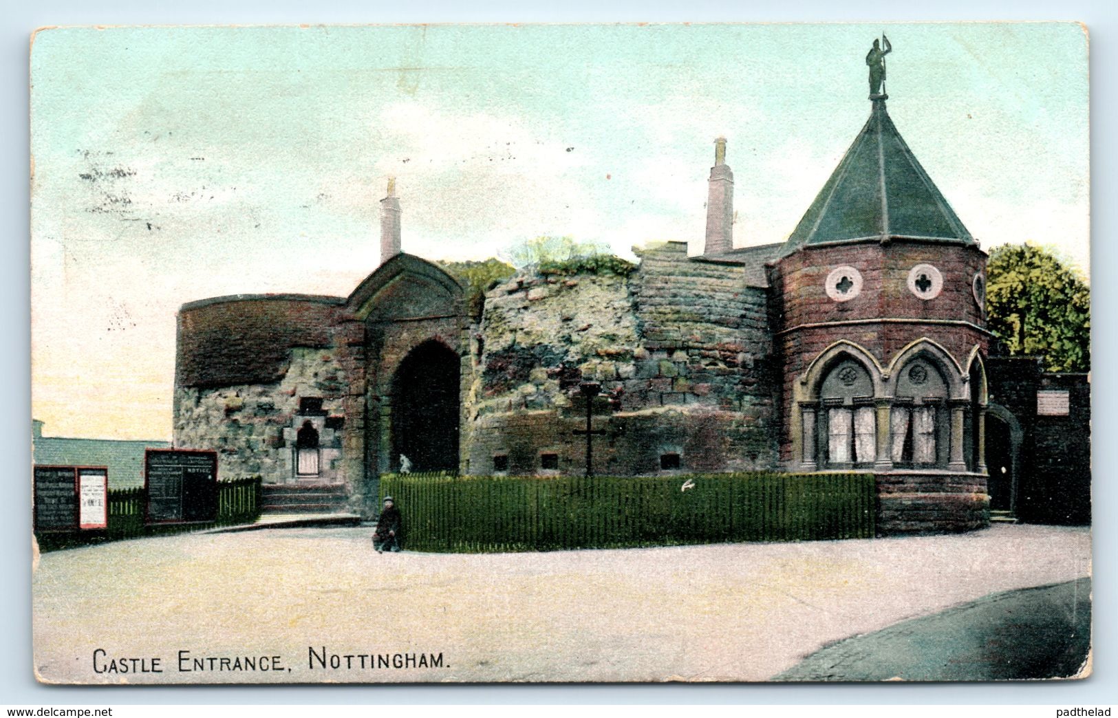 POSTCARD CASTLE ENTRANCE NOTTINGHAM POSTED CIRCA 1915 SENT TO STONE HILL ROCHDALE - Nottingham