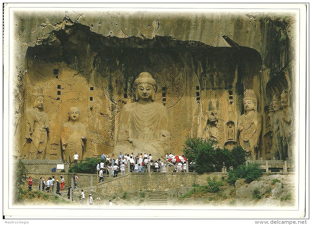 CHINA  CINA  HENAN  Giant Buddha In Longmen Grottes - Buddhismus