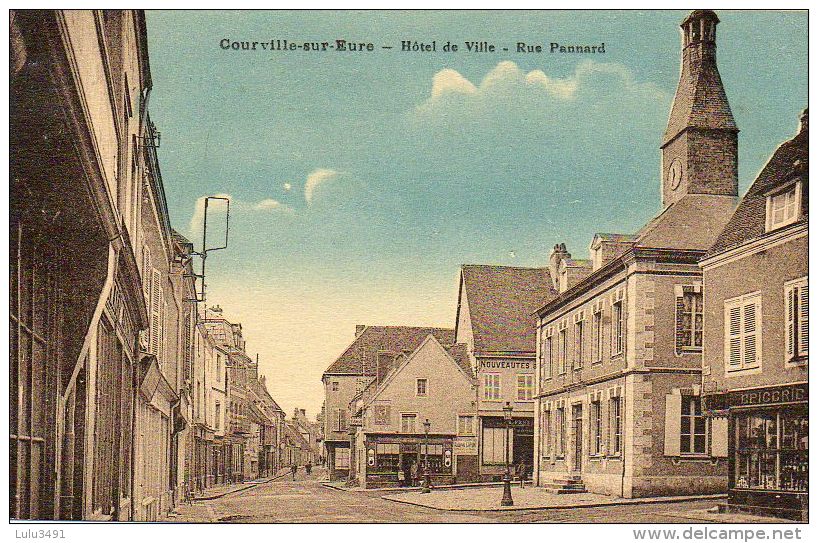 CPA- COURVILLE-sur-EURE (28) - Vue Sur L'Hôtel De Ville Et La Rue Pannard - Courville