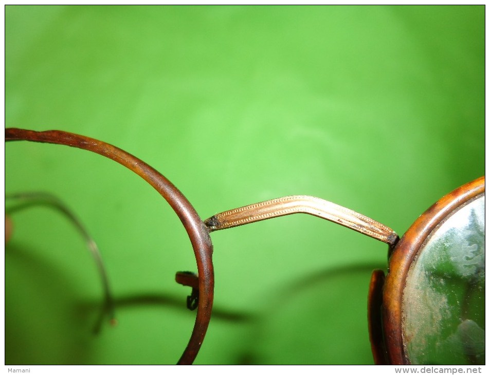 Lunette Ancienne Matiere Doree  A Determiner Et Ecaille ? Branche Tres Souple - Glasses