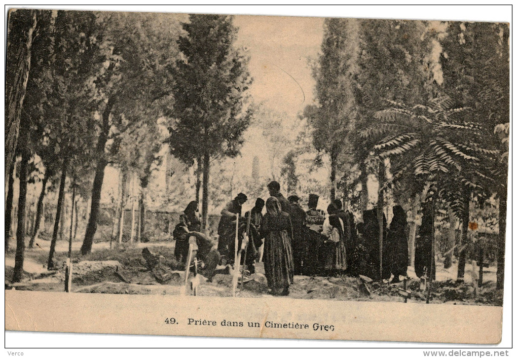 Carte Postale Ancienne De GRECE - PRIERE DANS UN CIMETIERE GREC - Grecia