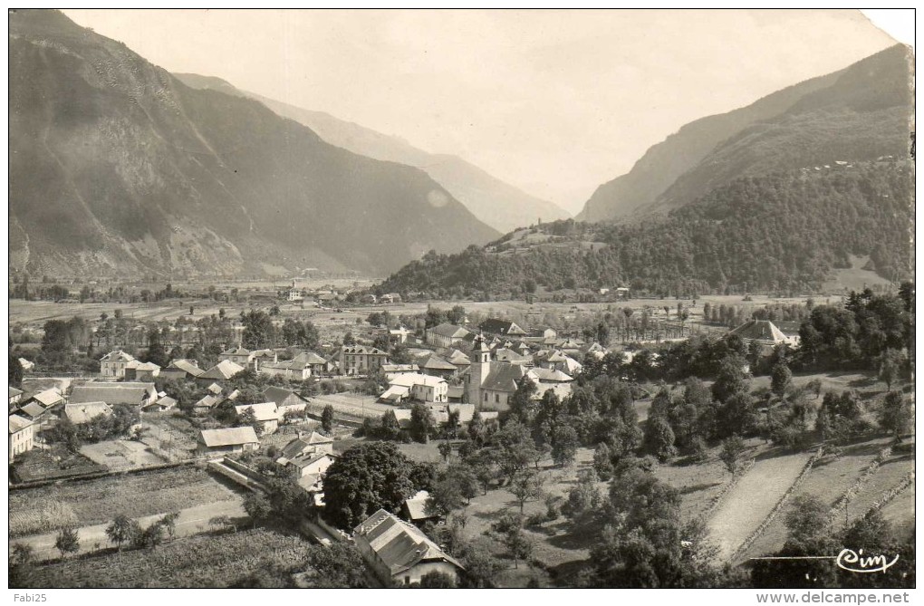 SAINT ETIENNE DE CUINES  Dans Le Fond Sainte Marie De Cuines Et Hameau Du Mont - Autres & Non Classés