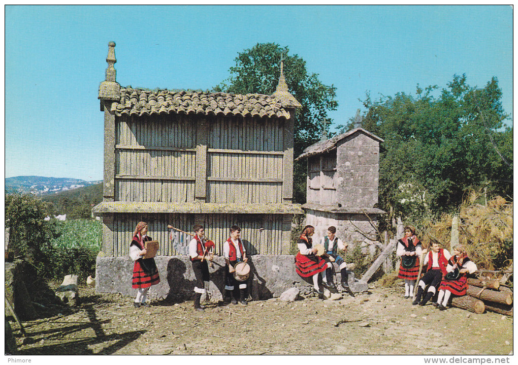 Ph-CPSM Espagne Folklore Gallego (Galicia) Trouleando Divirtiendose - Autres & Non Classés