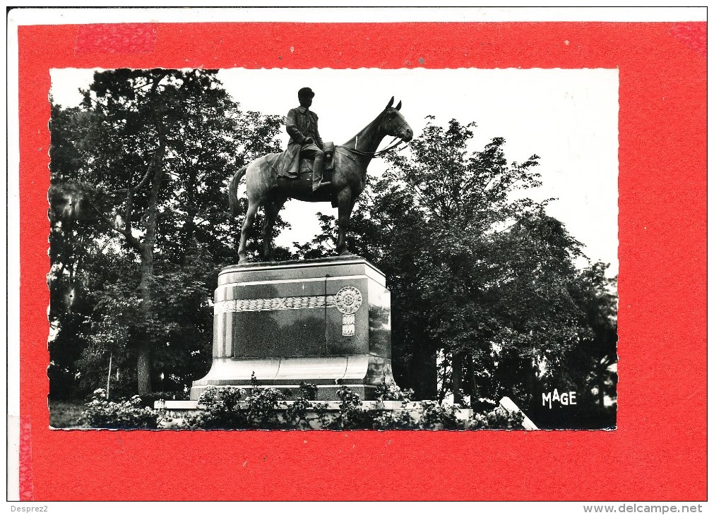 59 CASSEL Cpsm Statue Maréchal Foch          20 Mage - Cassel