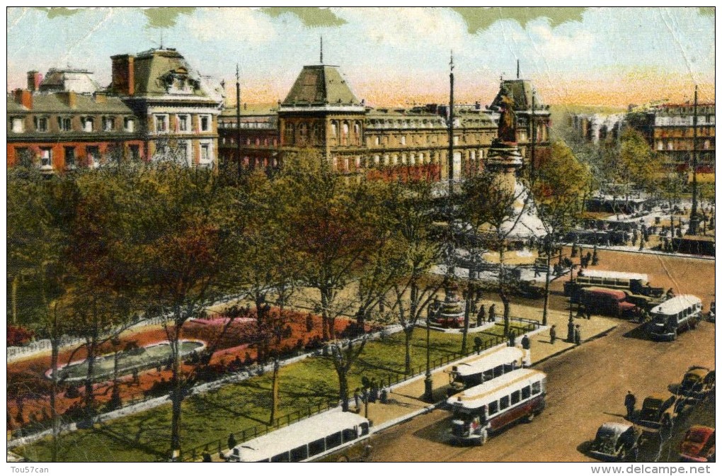 PARIS - CPSM DE 1945 ANIMEE ET EN COULEUR - VIEUX BUS. - Autres Monuments, édifices