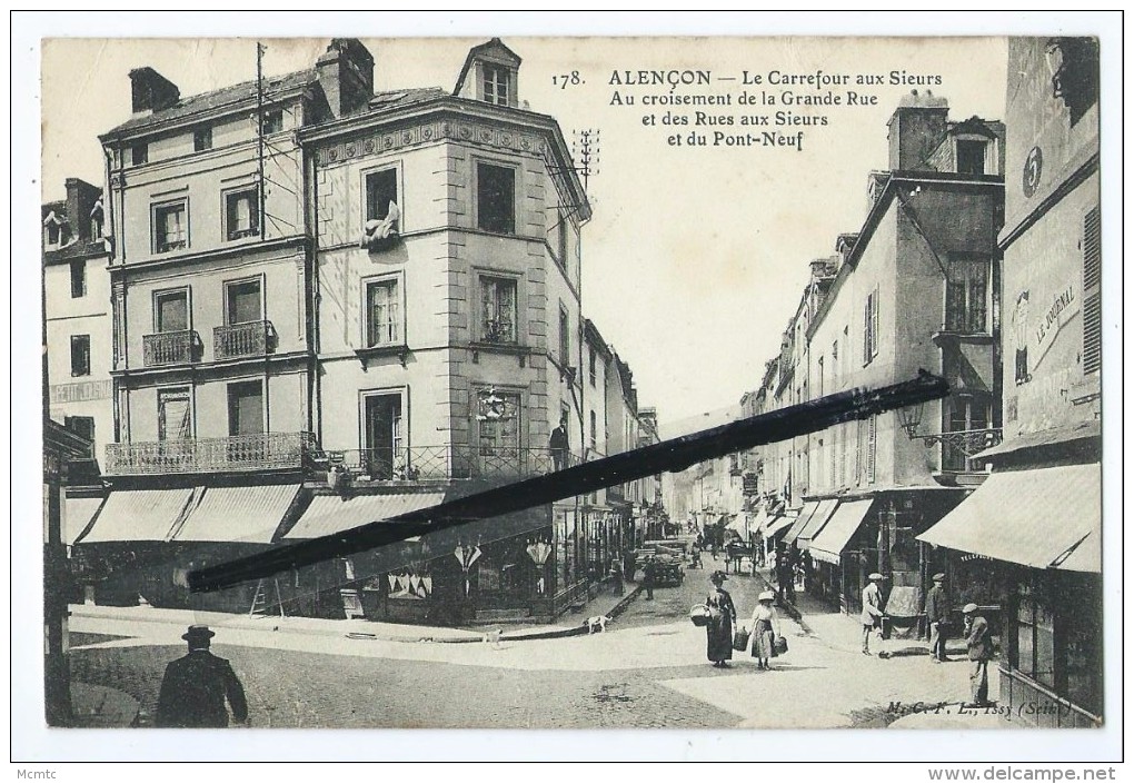 CPA -  Alençon Abîmée - Le Carrefour Aux Sieurs - Au Croisement De La Grande Rue Et Des Rues Aux Sieurs Et Du Pont Neuf - Alencon