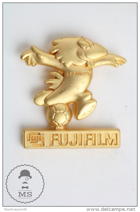 France 1998 FIFA World Cup - Footix Mascot Gold Colour - Fujifilm Advertising Pin Badge #PLS - Voetbal