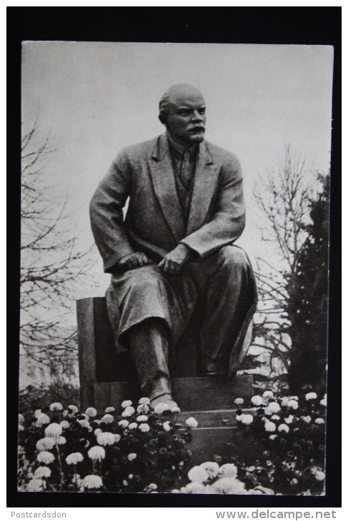 MOSCOW. KREMLIN. RUSSIA.  LENIN MONUMENT  1968 - Monuments