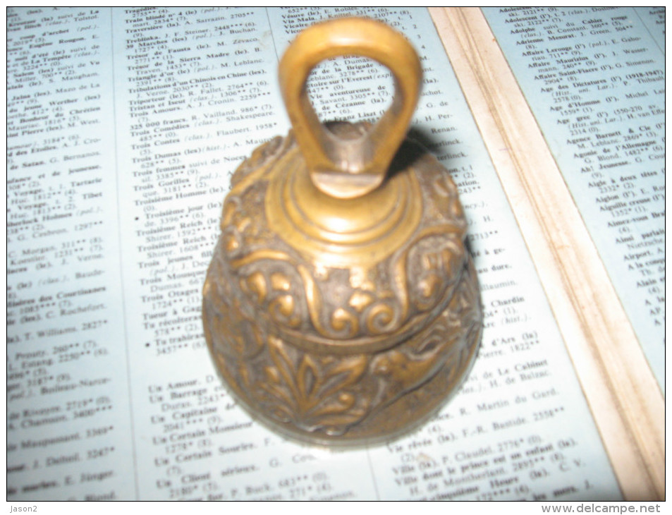 Ancienne PETITE CLOCHE EN BRONZE - Bells