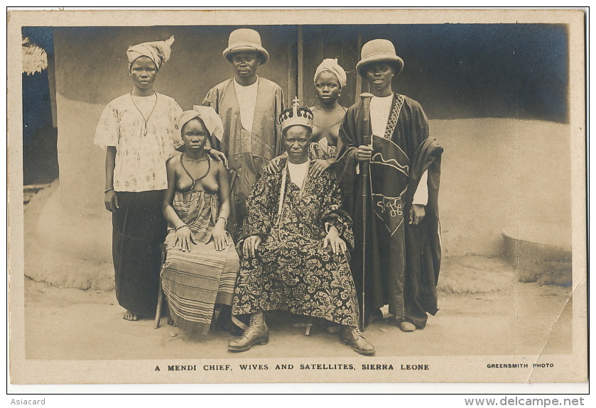 A Mendi Chief Wives And Satellites Sierra Leone Femmes Aux Seins Nus Nude Women - Sierra Leone