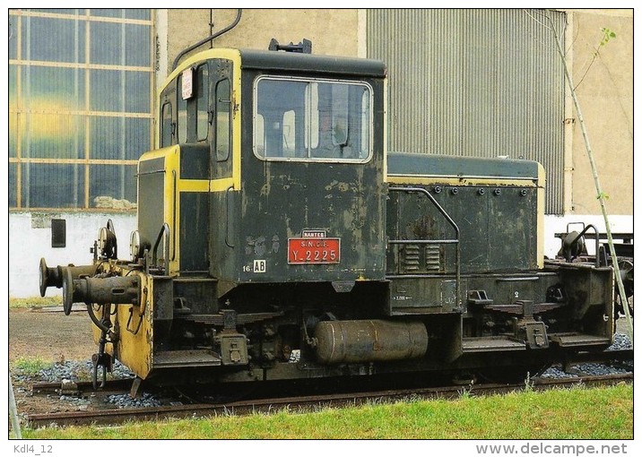 RU 0390 - Locotracteur Y 2225 Au Dépôt - NANTES BLOTTEREAU - Loire Atlantique 44 - SNCF - Nantes