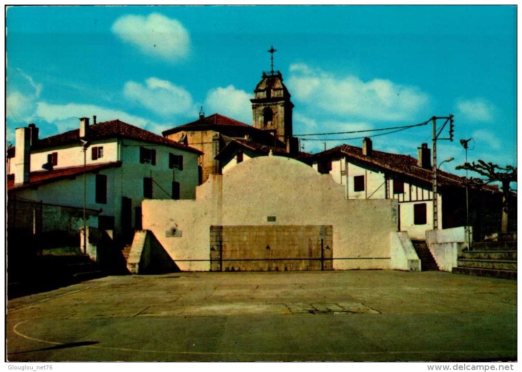 64-URRUGNE..LE FRONTON..AU FOND,L'EGLISE...CPM - Urrugne