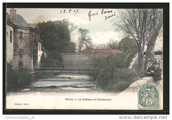 CPA Stains, Le Château Et L'Abreuvoir, Deux Garcons Sur Le Pont - Stains